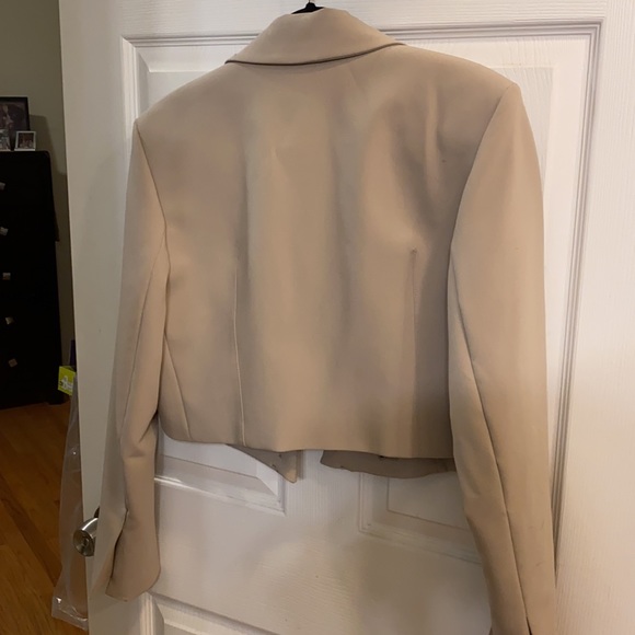 Zara Beige Crop Blazer - Picture 8 of 8